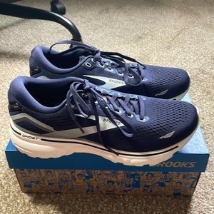 Brooks Ghost 15 SIZE: 9 2A